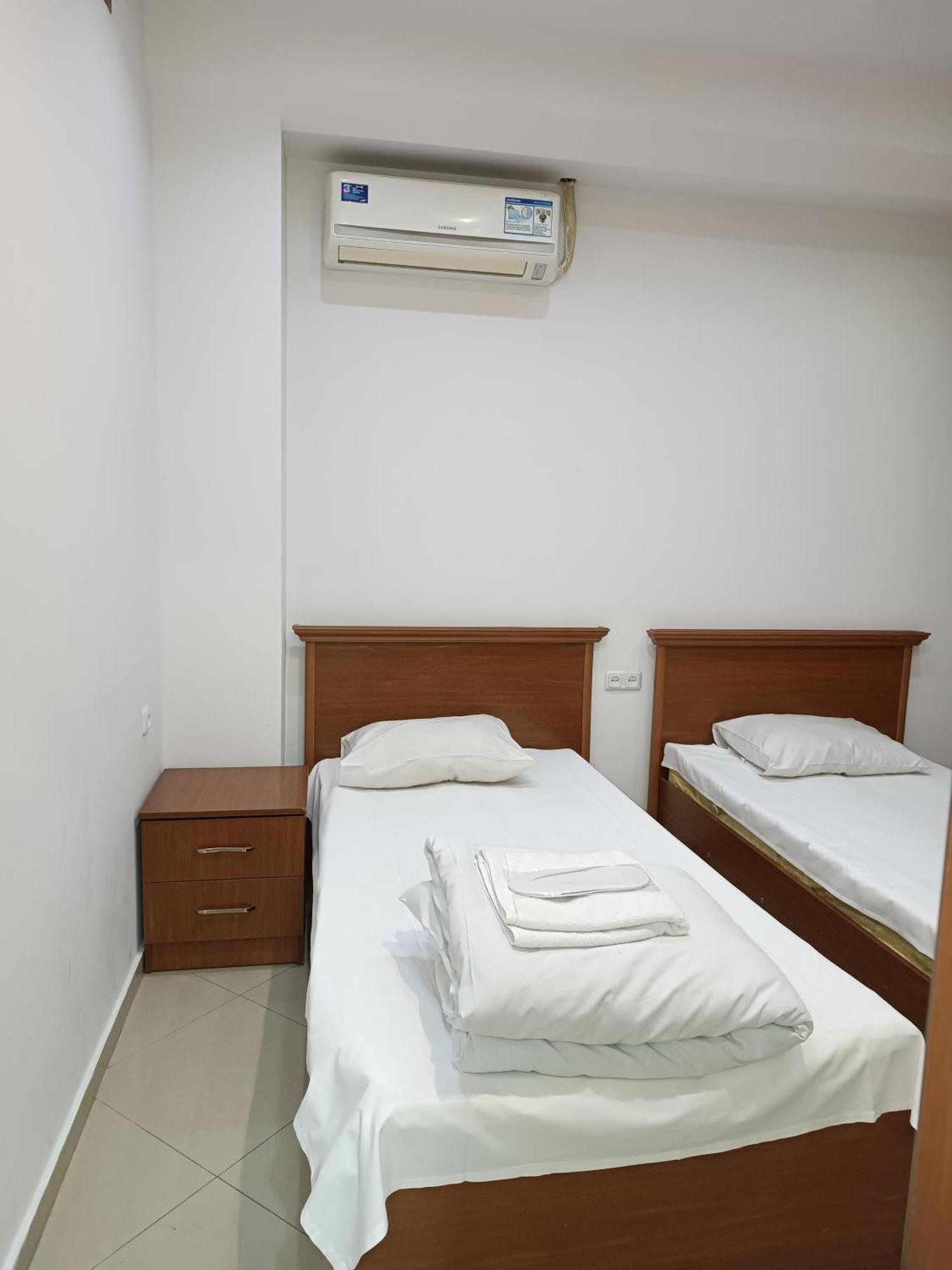 Rent Inn Yerevan On Sakharov Square ภายนอก รูปภาพ