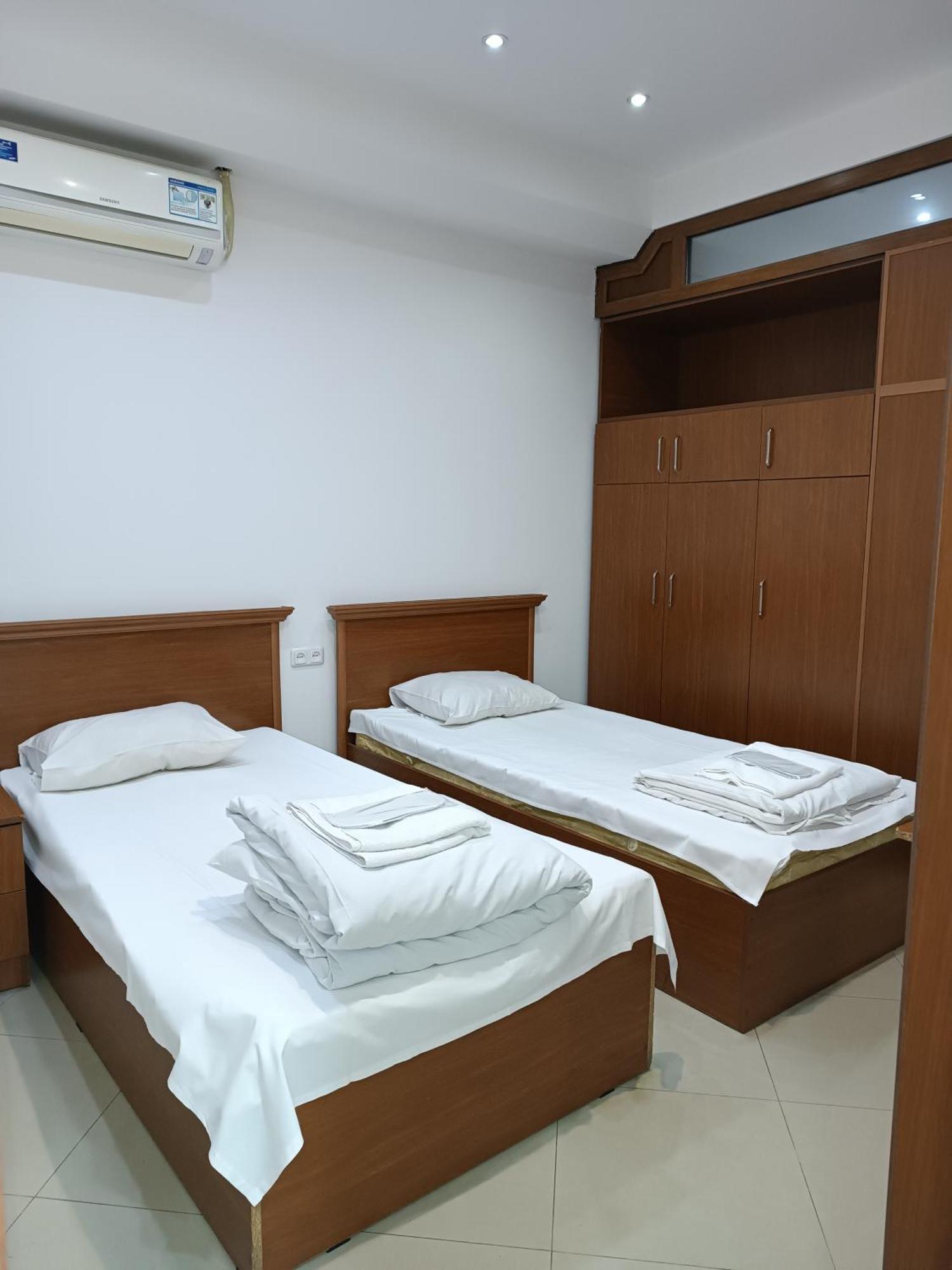 Rent Inn Yerevan On Sakharov Square ภายนอก รูปภาพ